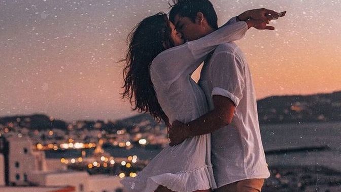 Bir kadını güzel yapan zekası mıdır bedeni midir?