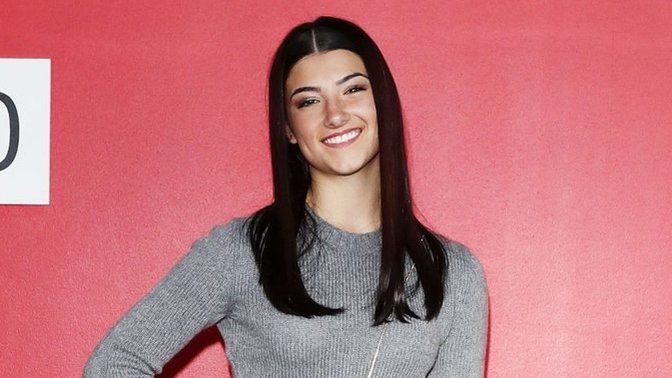 Forbes'a göre TikTok'tan en çok para kazanan fenomen 17.5 milyon dolar geliriyle Charli D'Amelio! Fenomenlik artık meslek mi?