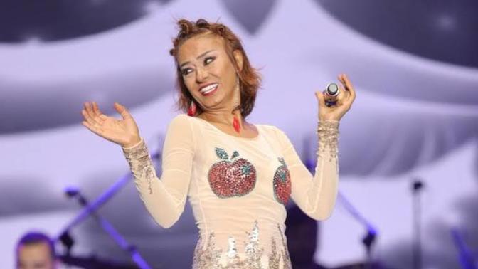 Yıldız Tilbe: "Gerekirse pazardan elbise alırım" dedi. Ünlü olsanız pazardan giyinir misiniz?