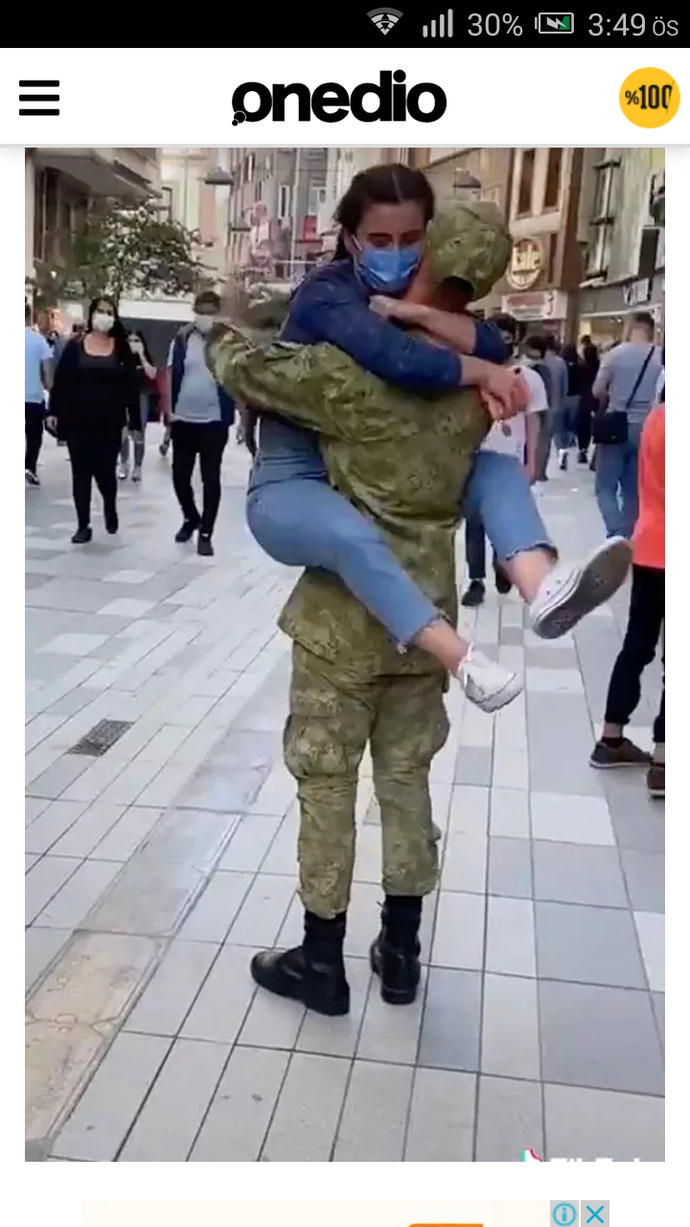 Askerden gelip kız kardeşlerine sürpriz yaptı, sarılma şekli tartışma yarattı! Senin fikrin ne?
