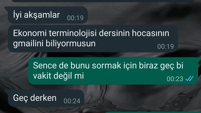 Sınıfta hiç muhabbetim olmayan bir kız gecenin bir saati mesaj atmış, saygısızlık değil mi?