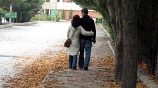 Şu an yanında olmak istediğiniz, yanınızda olmasını istediğiniz biri var mı?