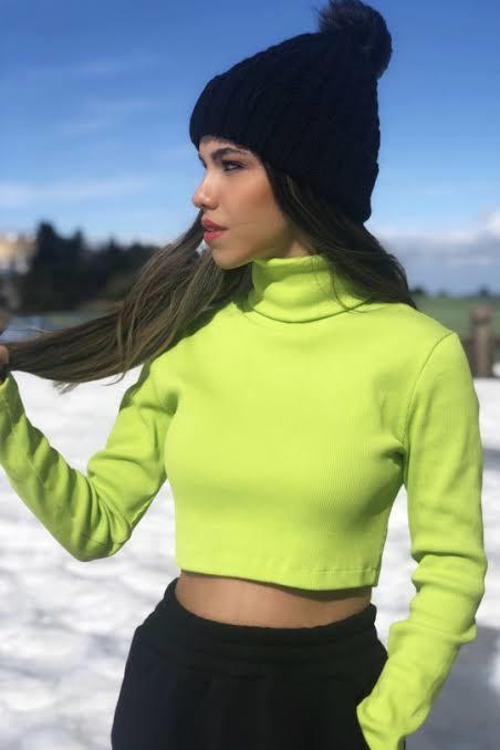 Crop giyen erkekler hakkında ne düşünüyorsunuz? Sizce en çok kızlara mı yakışıyor yoksa erkeklere mi?