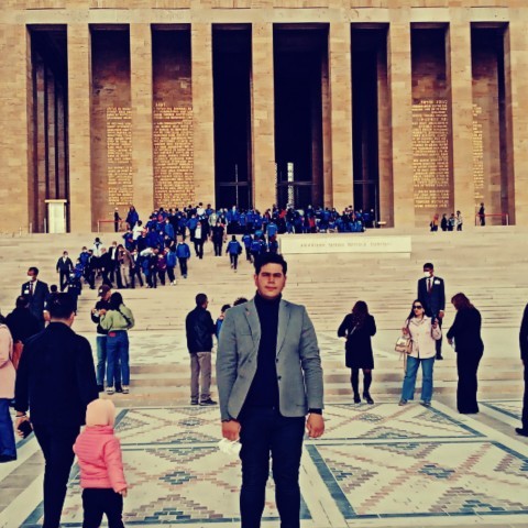 Şişman ve uzun boylu erkek itici midir?