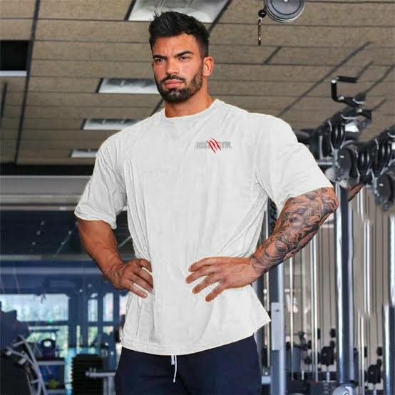 fit erkeklerde oversize tişört mü slim fit tişört mü?