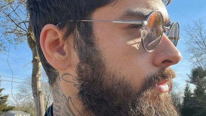 Zayn Malik son paylaştığı fotoğrafla Burak Özçivit'e benzetildi. Sizce benziyor mu?
