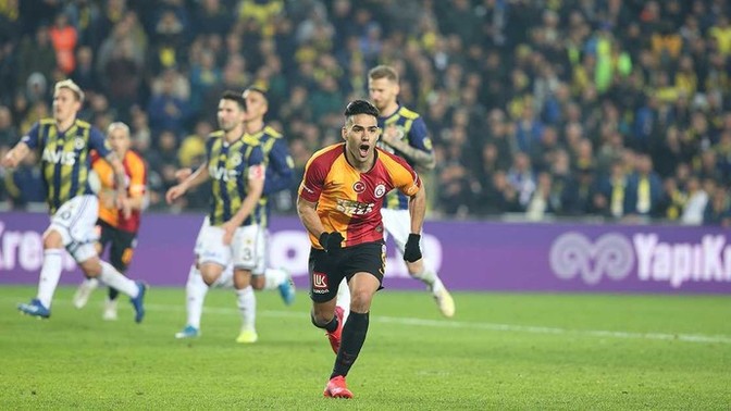 Futbolcu olsanız hangi takımda, hangi mevkide oynuyor olmak isterdiniz?