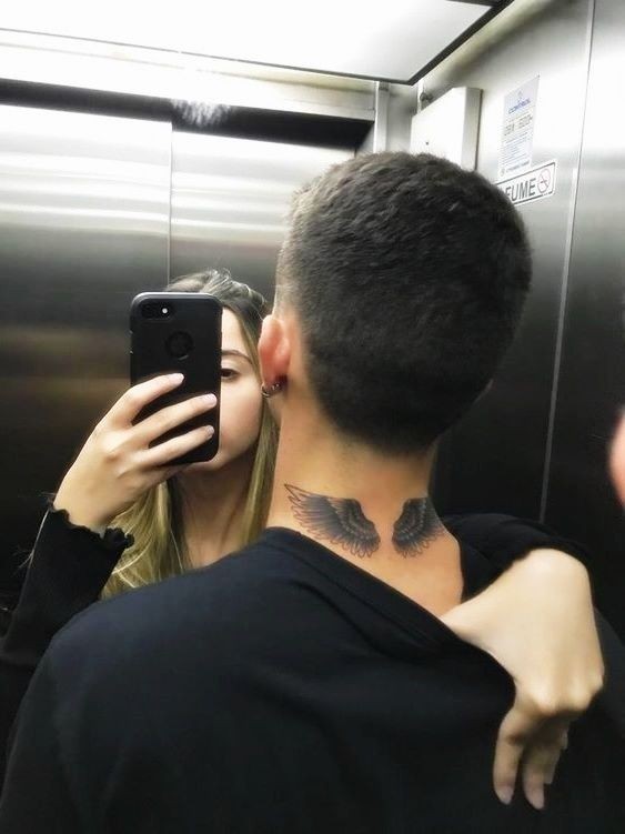Boyunda kanat dövmesi güzel mi sizce?