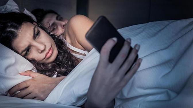 Evli çiftlerin telefonlarında şifre olmalı mıdır?