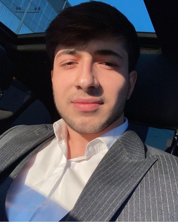 Yakışıklı mıyım, değil miyim?