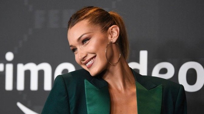 Ünlü manken Bella Hadid'in elleriyle yaprak sarması sardığı görüntüler beğeni yağmuruna tutuldu. Sizce de çok sempatik değil mi?