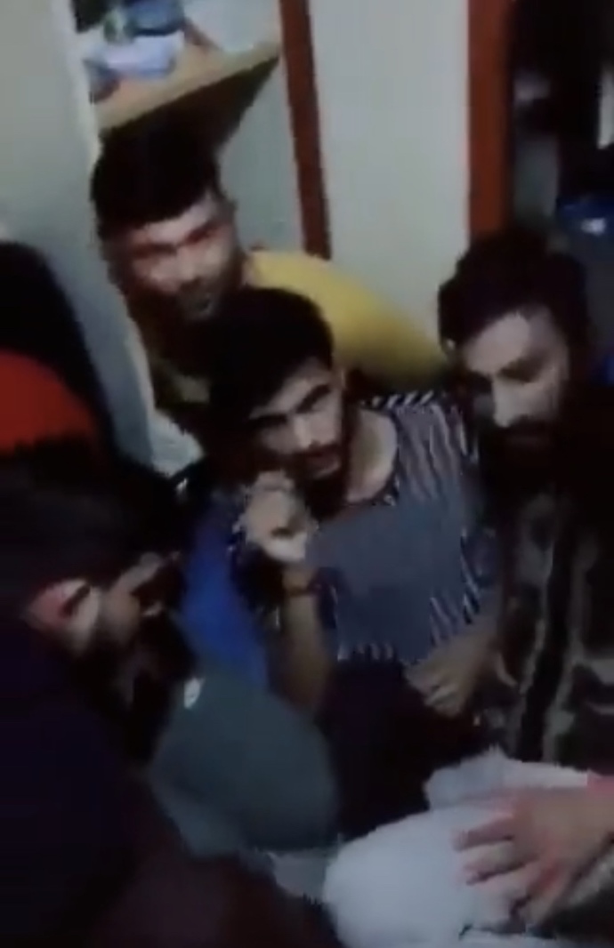 İstanbul’da Pakistanlı bir grup başka bir Pakistanlı grubu silah zoruyla gasp etti, ellerini bağlayarak video çekti bu vaziyet ne?