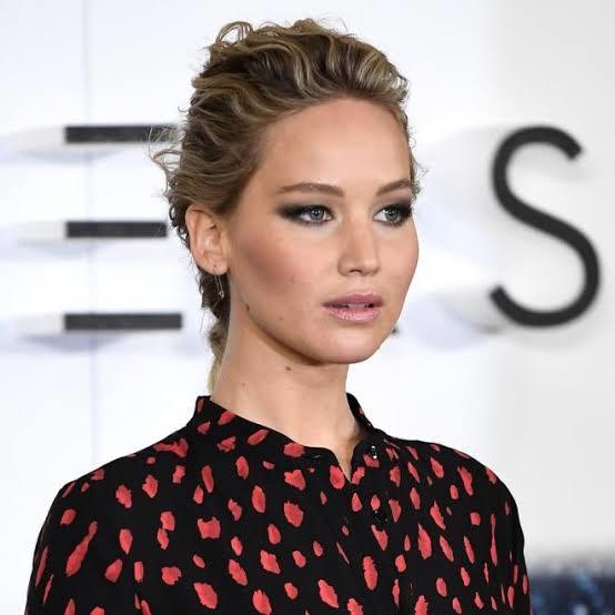 Bella Hadid ile Jennifer Lawrence benziyor mu?
