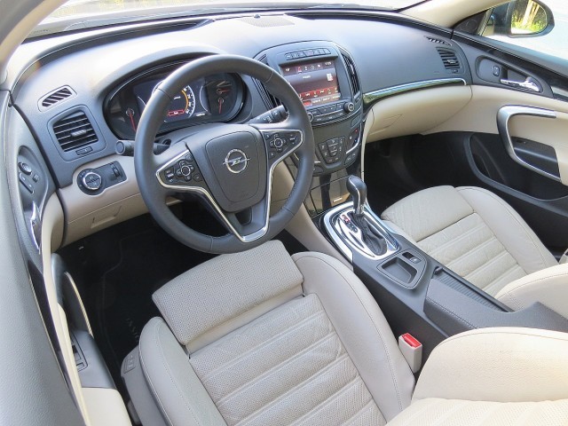 Audi A4 B8 mi? Opel Insignia B mi? İkisi de Fiyat olarak yakınlar Siz hangisini Tercih Edersiniz Alırsınız Neden?