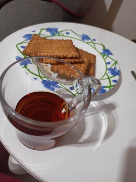 Benimle çay içmek isteyen var mı?