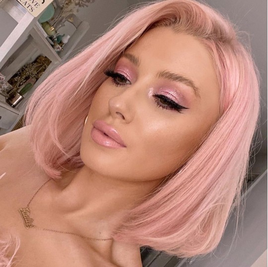 Mor saç mı daha marjinal pembe saç mı?