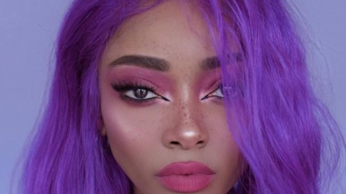 Mor saç mı daha marjinal pembe saç mı?