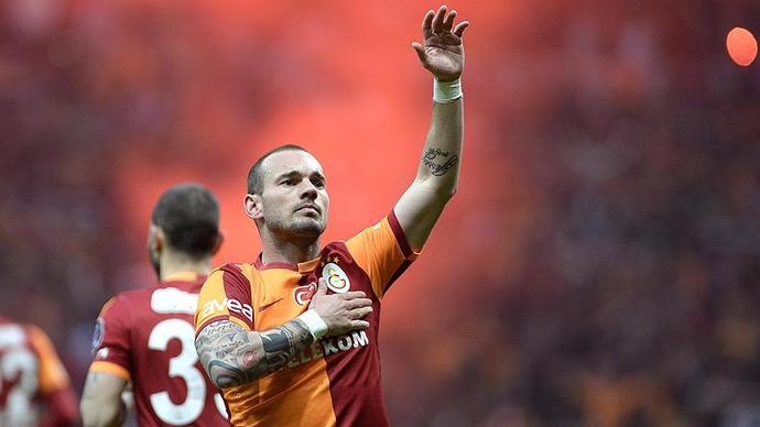 9 Yıl Önce Bugün: Wesley Sneijder Galatasarayda! Sneijderi tek kelime ile özetleyecek olsanız ne dersiniz?