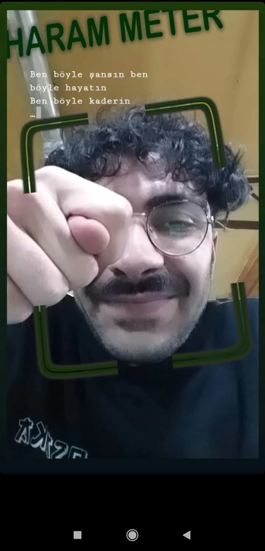 Arkadaşlar arkadaşlarım beni atlara benzetiyorlar sizce benziyor muyum?