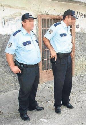 Polisler çok yakışıklı olmuyorlar mı?