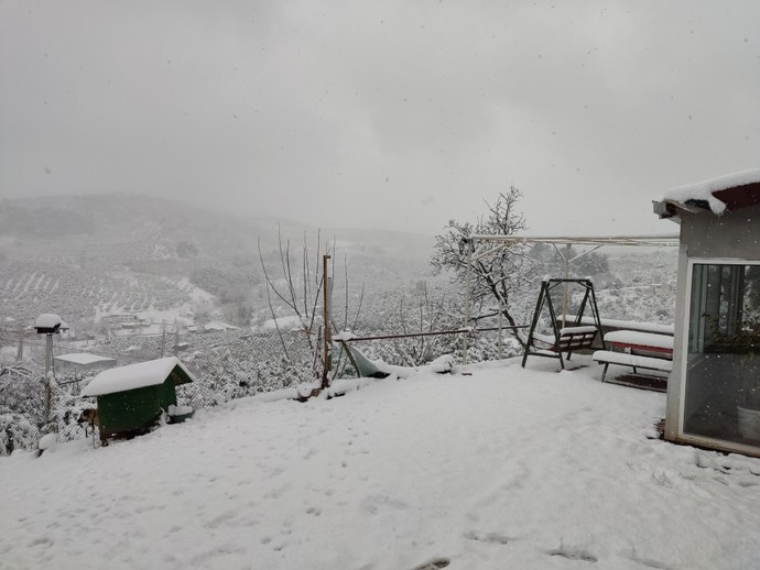 Burada yine kar var ☺️ Sizin orada havalar nasıl?
