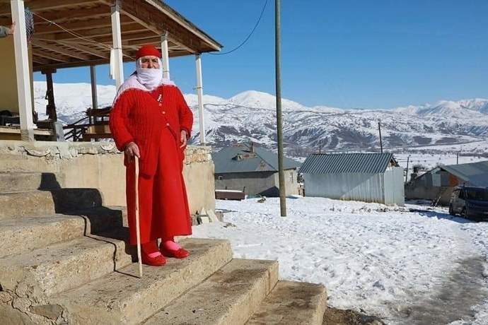 Rüyanızda ak sakallı biri size: Kırmızı giy ölene kadar dese bunu uygular mıydınız?