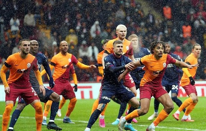 Galatasaray 1 - 2 Trabzonspor: Galatasaray büyük yara aldı! Trabzonspor şampiyonluğa emin adımlarla yürüyor, maçı nasıl buldunuz?