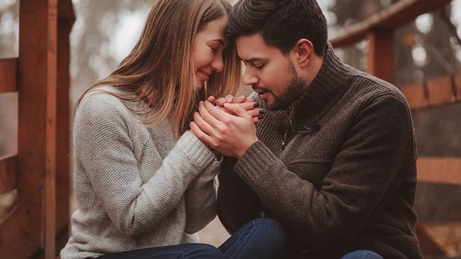 Elleri ellerini, yüreği yüreğini ısıtan biri var mı💕?
