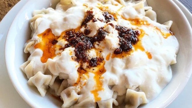 Mantıyı ekmekle yemek görgüsüzlük mü?
