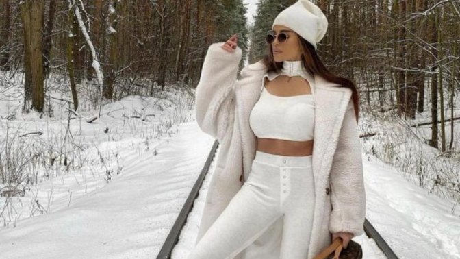 Karlı havada crop giyen biri hakkında ne düşünürsünüz?