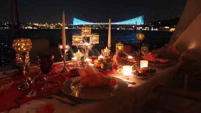 Romantik bir akşam yemeğinde menü ne olmalı?
