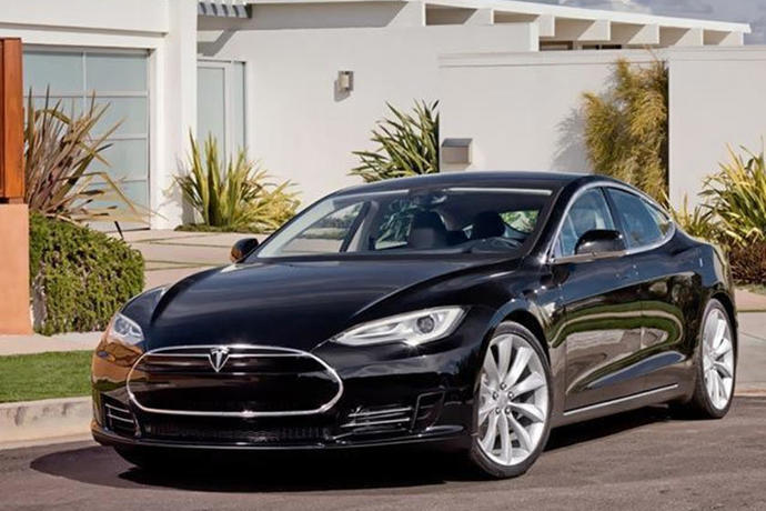 Yeteri kadar paranız olsa, Tesla mı alırsınız yoksa Togg mu?