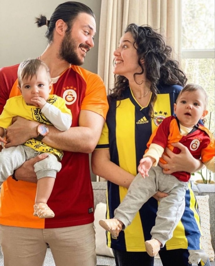 Esra Erolda bir adam eşini Fenerbahçe ile kıyasladı, Fenerbahçeyi seçti! Siz eşinizi tuttuğunuz takım ile kıyaslar mısınız?