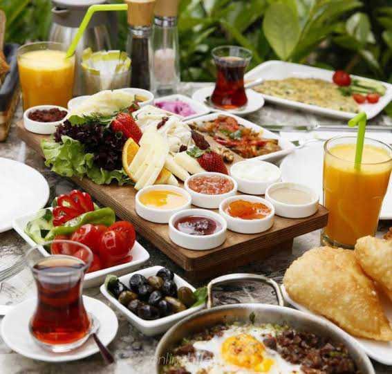 Sevdiğiniz erkekle/ kadınla kahvaltı yapsanız, sofrada tek kalan güzellikleri kendiniz yemeye kıyabilir misiniz?