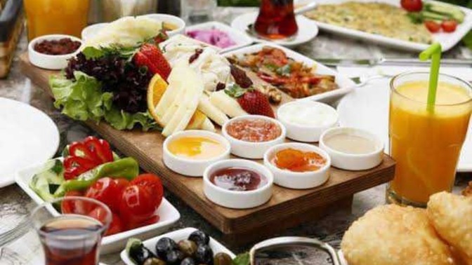 Sevdiğiniz erkekle/ kadınla kahvaltı yapsanız, sofrada tek kalan güzellikleri kendiniz yemeye kıyabilir misiniz?