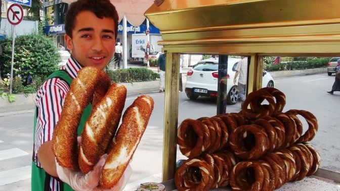Simit beş lira oluyor! Sizce simit yiyerek geçinmek mümkün mü?