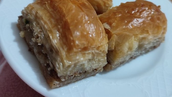 Baklava nasıl yenir?
