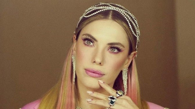 Eda Ece’nin Maske Kimsin Sen? programındaki kombinini nasıl buldunuz?