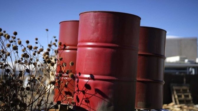 Petrol varilini halterci gibi kaldıran kadın şok etti! Halter denilince aklınıza ilk kim geliyor?