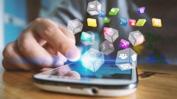 Günde en az kaç saatinizi telefon ve sosyal medyaya harcıyorsunuz?