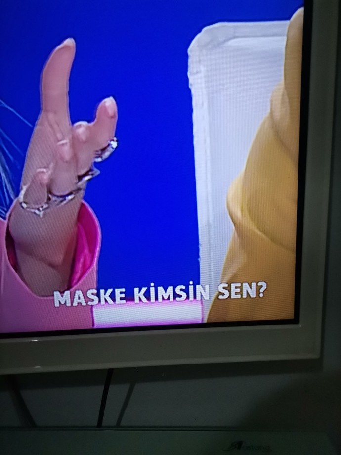 Maske kimsin sen?