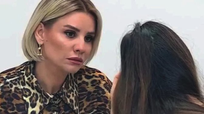 Esra Erol’un 18 yaşındaki kızı canlı yayında azarlaması sosyal medyada gündem oldu! Sizce haklı mı?