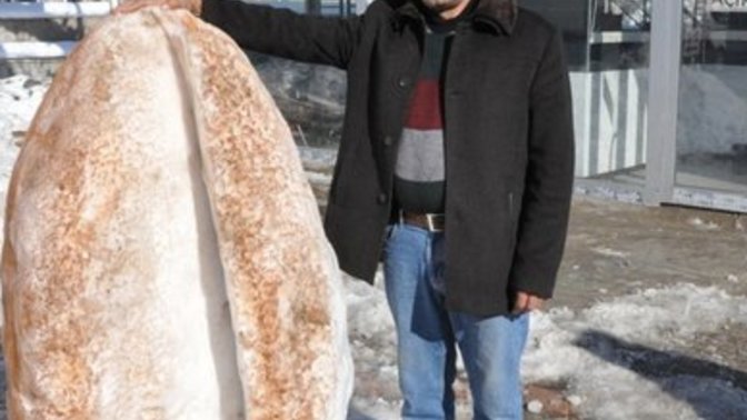 Bu da oldu, 30 yıllık fırıncı kardan ekmek yaptı. Şaşırdınız mı?