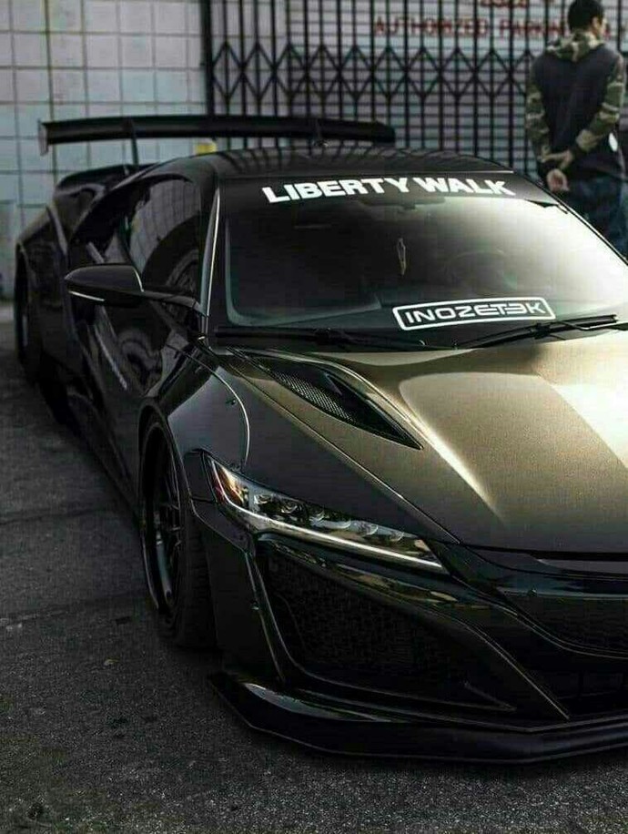 Honda deyince aklımda neden önü basık, full body kit araba canlanıyor?