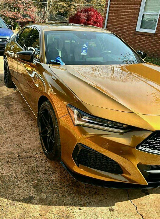 Honda deyince aklımda neden önü basık, full body kit araba canlanıyor?