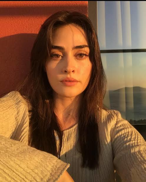 Esra Bilgiç mi Neslihan Atagül mü daha güzel?