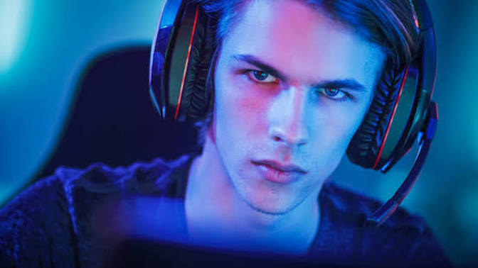Güzel/yakışıklı gamer bir sevgiliniz olsun ister misiniz?
