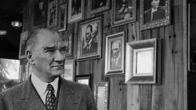 Sizce de Atatürk edebiyatı çok fazla abartılmıyor mu?