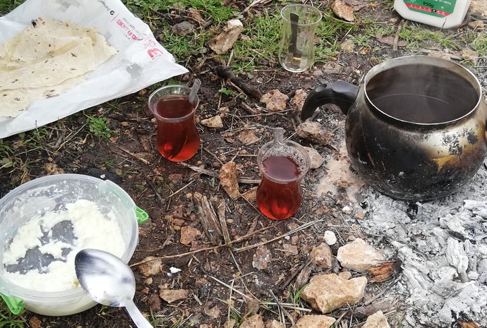 Kaçak çayı şekerli içtiğimiz doğrudur