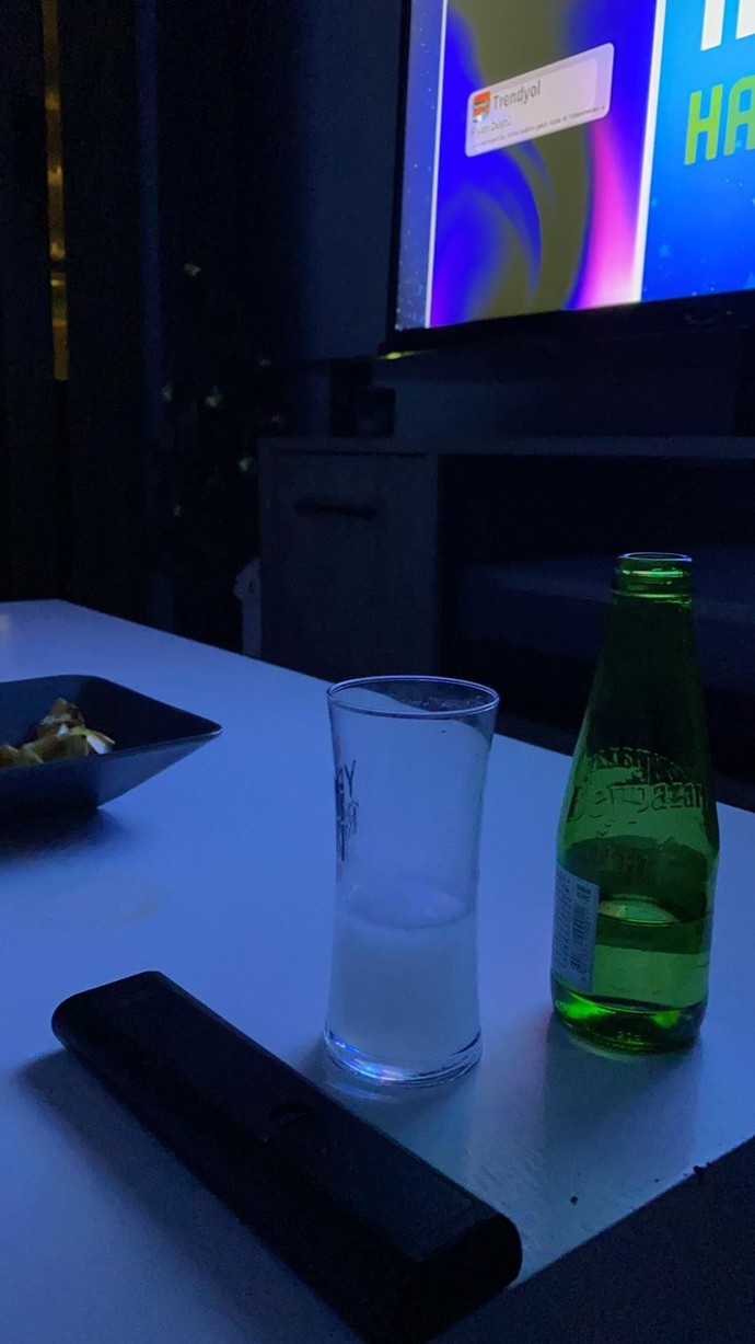 Bu gece kime içiyoruz.. ?